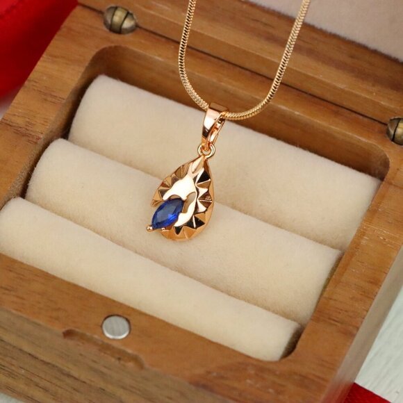 "Teardrop Blue Stone Pendant with Textured Gold Plated Leaf Design, XPPT1721 - Picture 7 of 13